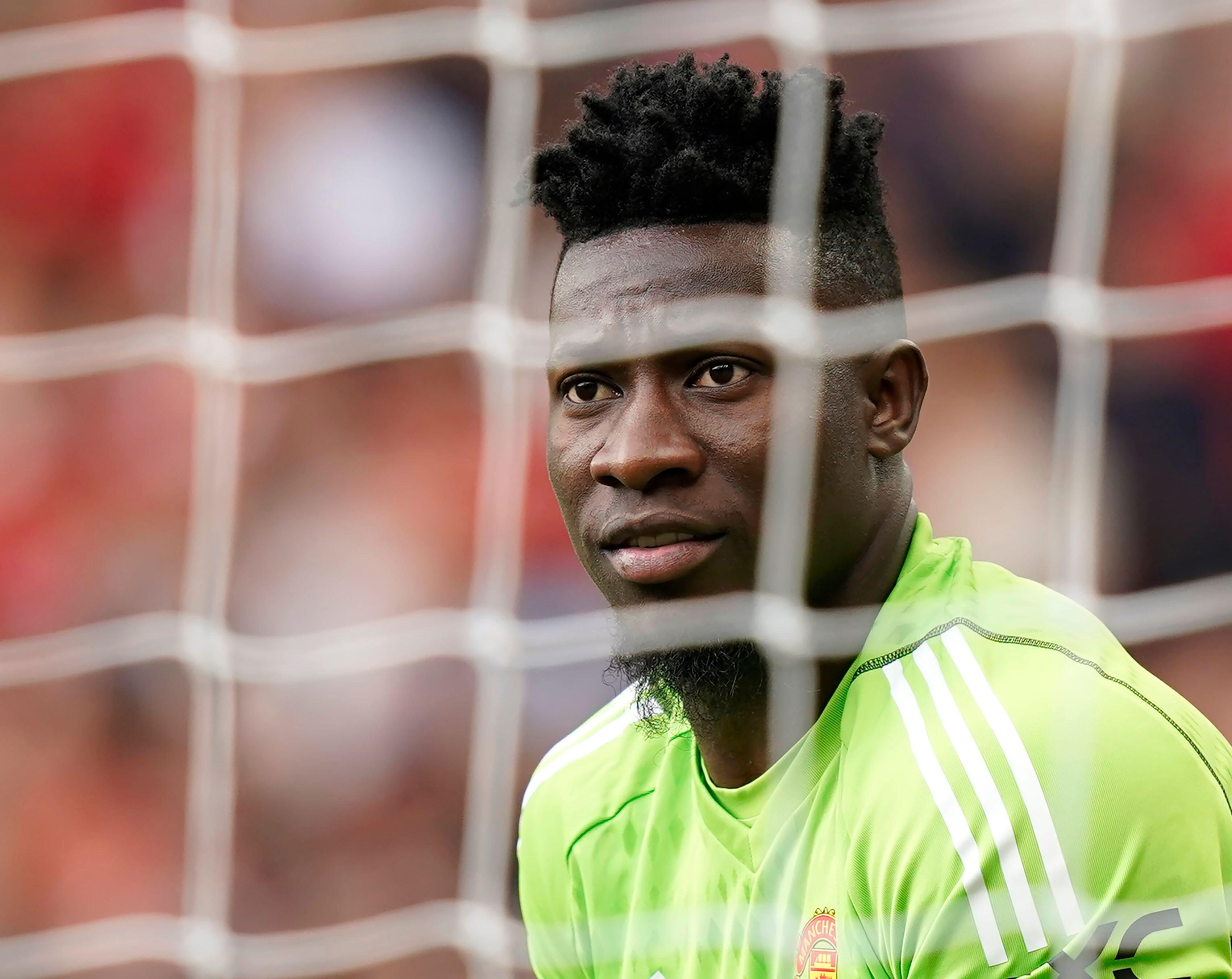 开云体育重返赛场引发热议！，莱万多夫斯基在曼联比赛中出色防守上演精彩一战的简单介绍