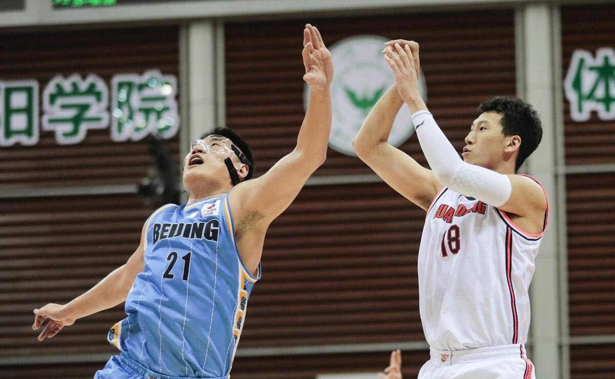 开云APP官方下载包含橄榄球赛场再起风云：川蜀风暴队守住胜果齐鲁烈马队，脚步移动更到位宿敌对话再升级的词条