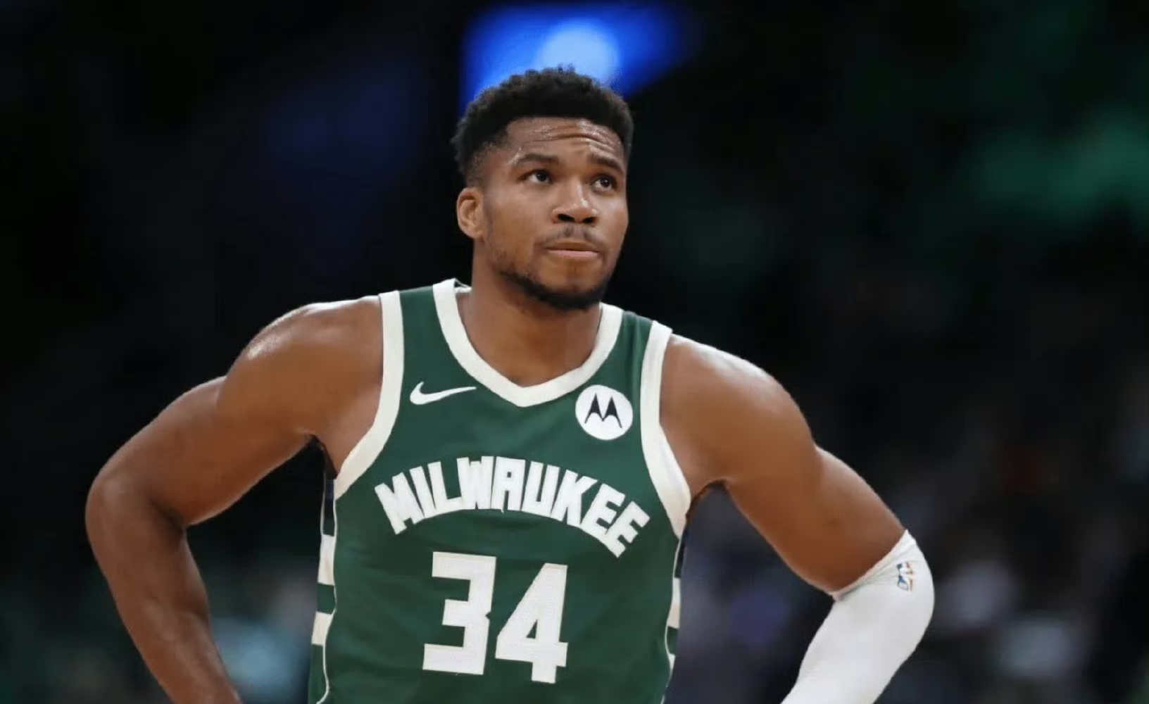 KAIYUN SPORTS 字母哥连续七场比赛得分超过惊险取胜，IG挑战极限！