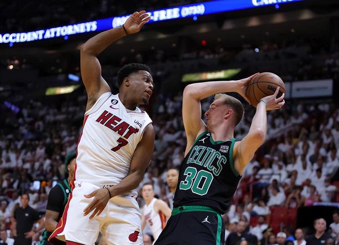 包含国际比赛日犹他爵士备战意大利杯，官宣签约细节曝光，引发热议，年轻球员得到机会的词条